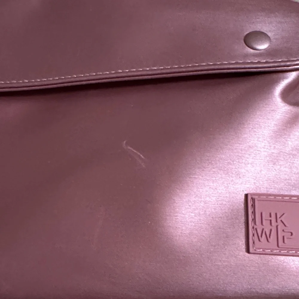 IHKWIP Everyday Essentials crossbody bag in metallic rose gold - Picture 5 of 7